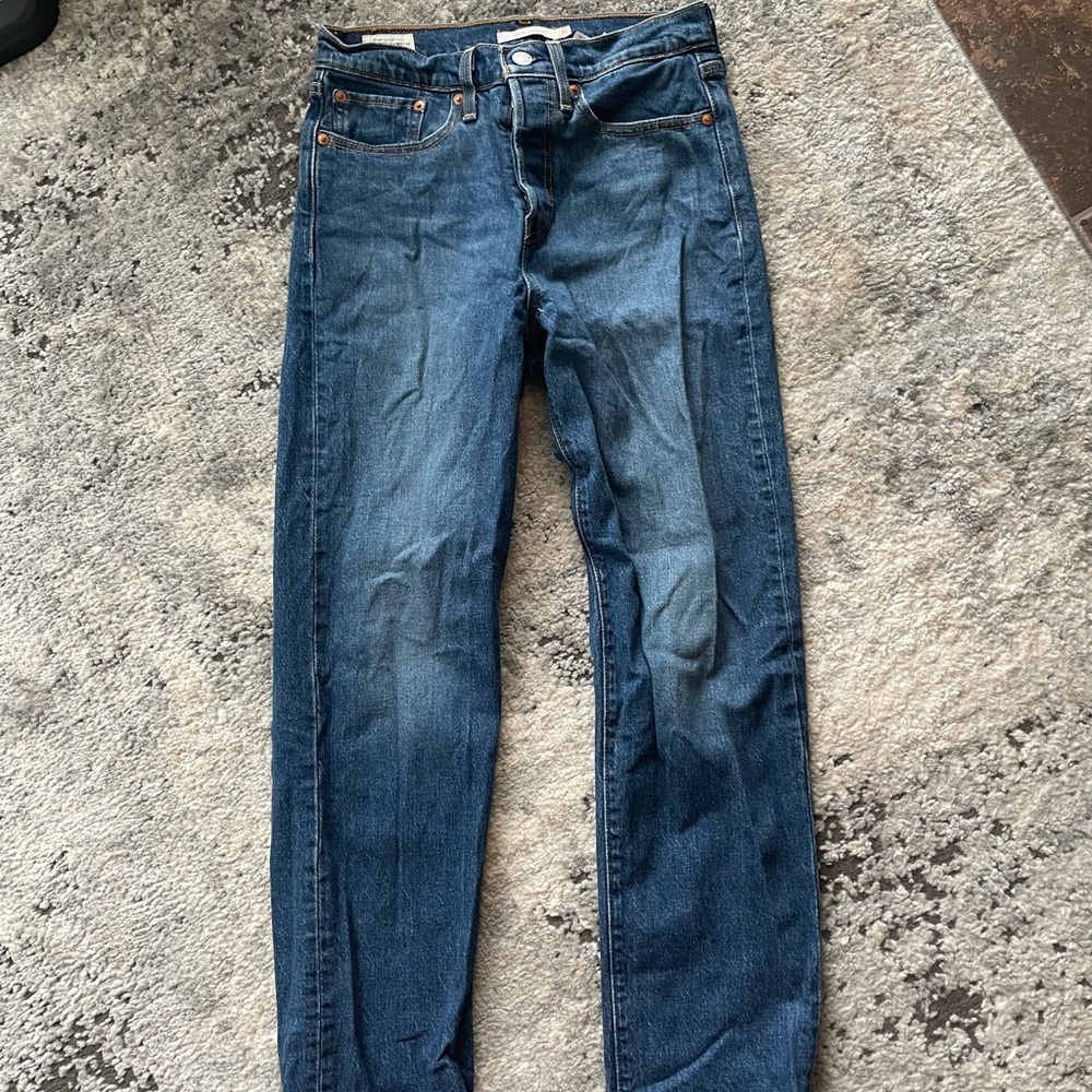Women’s Levi wedgie straight size 27